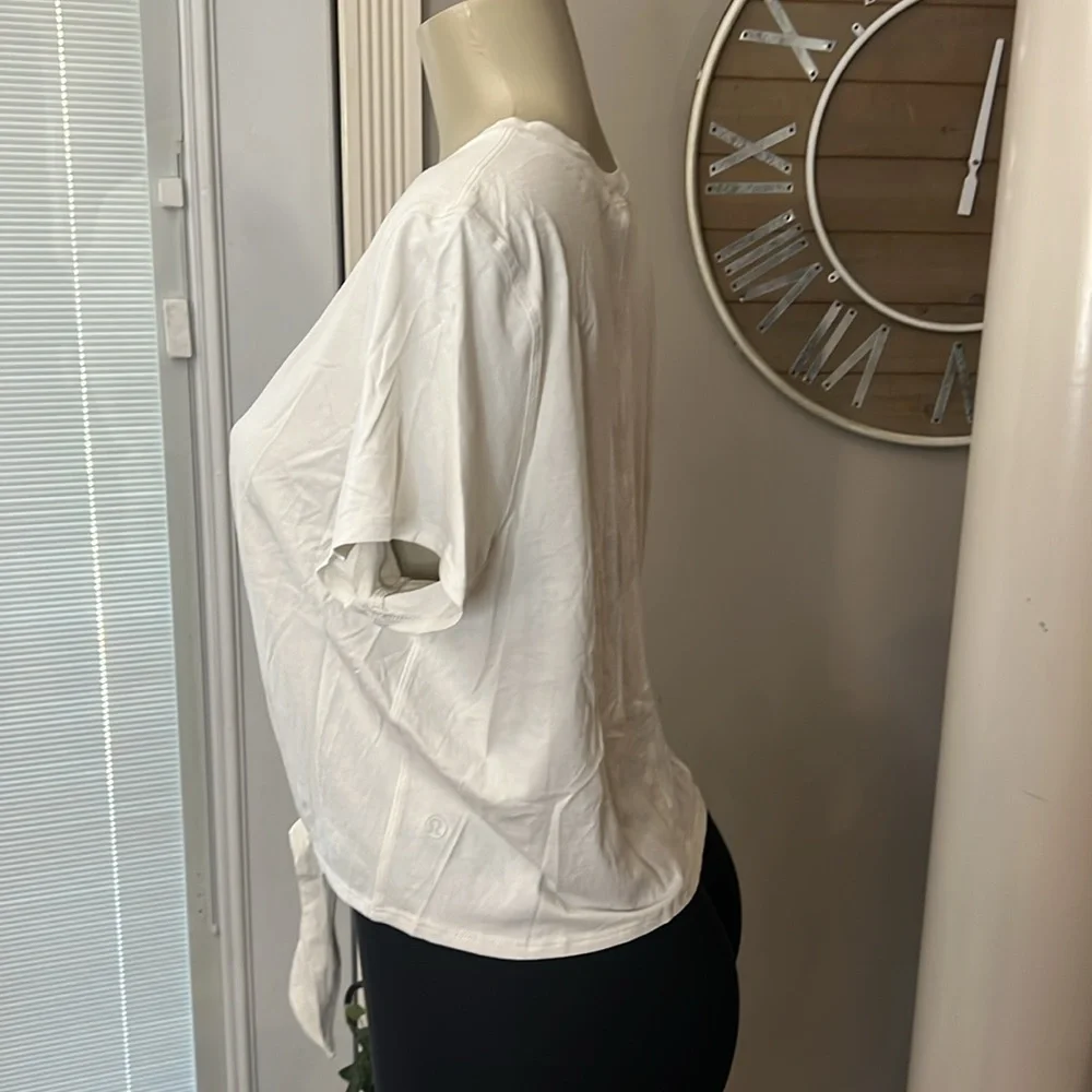 Lululemon - Picture 2 of 4